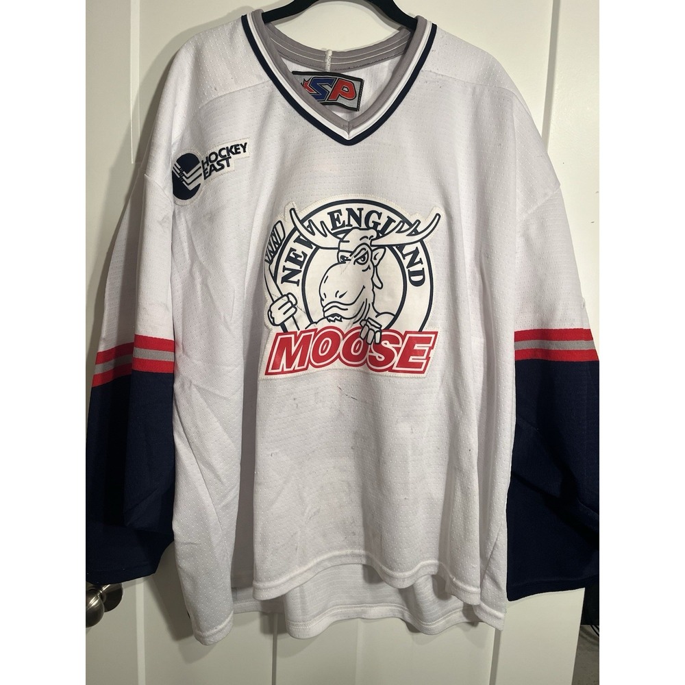 New England Moose Hockey Jersey SP Men’s XL #8 Made Canada Hockey East Patch